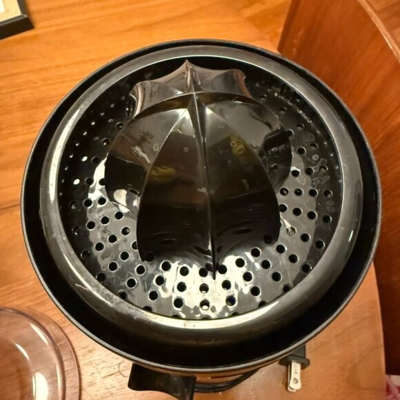 Cuisinart Citrus Juicer - Picture 2 of 5